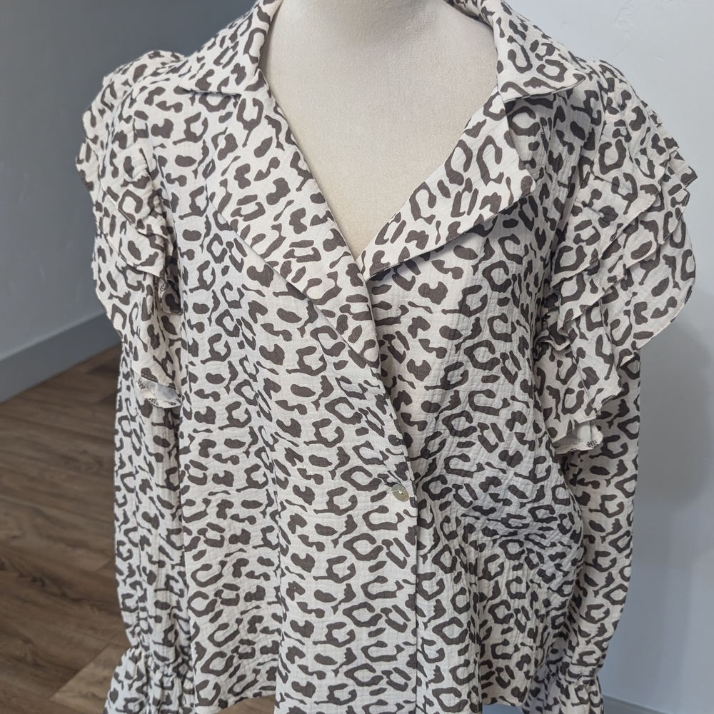 Leopard Print Ruffle Sleeve Top - Picture 4 of 16